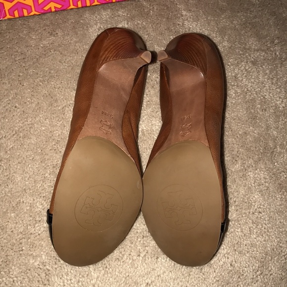 Read description-Tory Burch Romy Mid-Heel Almond & Black Heels Size 9.5 - Picture 8 of 10